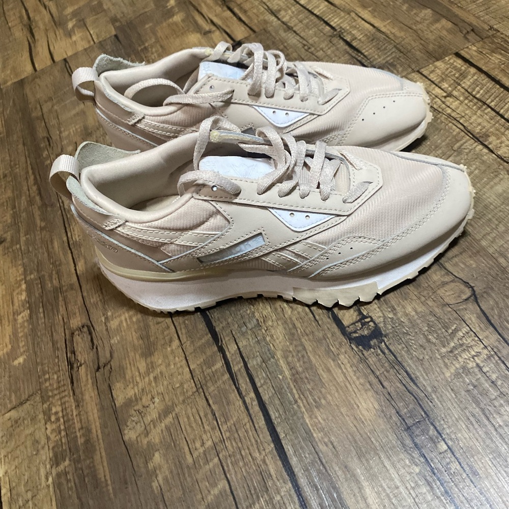 Reebok LX2200 Sneakers